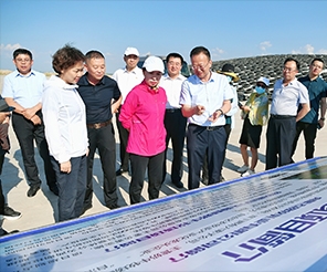 內(nèi)蒙古自治區(qū)黨委常委、市委書記王莉霞考察調(diào)研田牧集團(tuán)盛鴻牧場